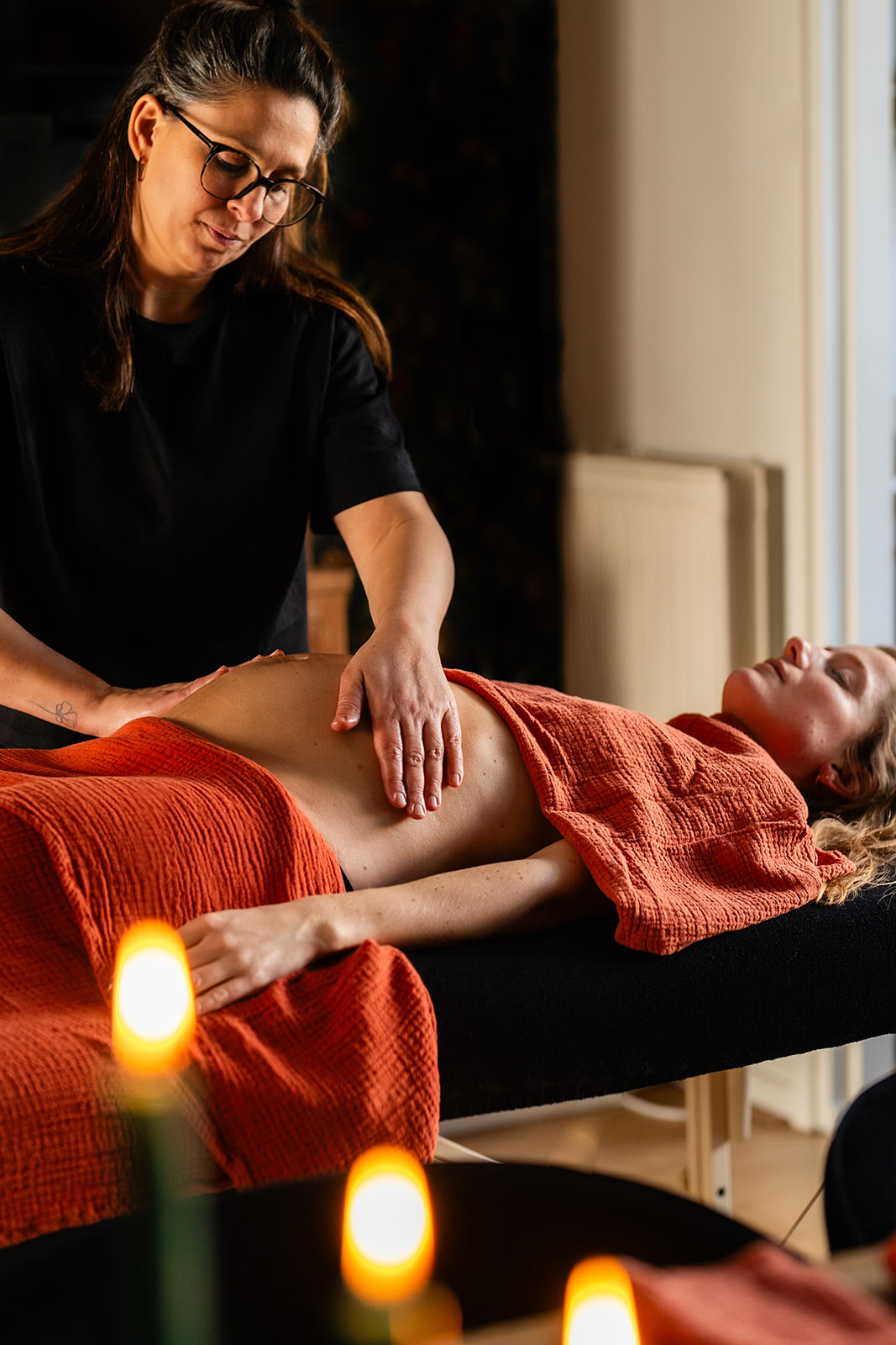 Ontspannende zwangerschapsmassage aan huis van Jouw Doula in regio Haarlem e.o.